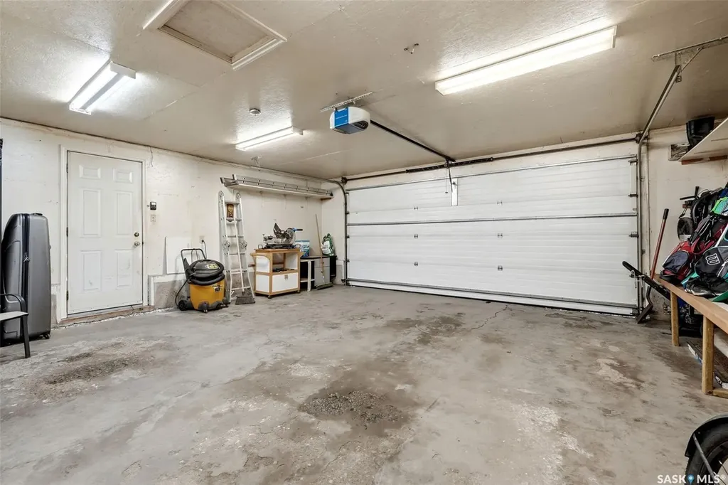 105 Courtside Crescent Pilot Butte SK S0G 3Z0
