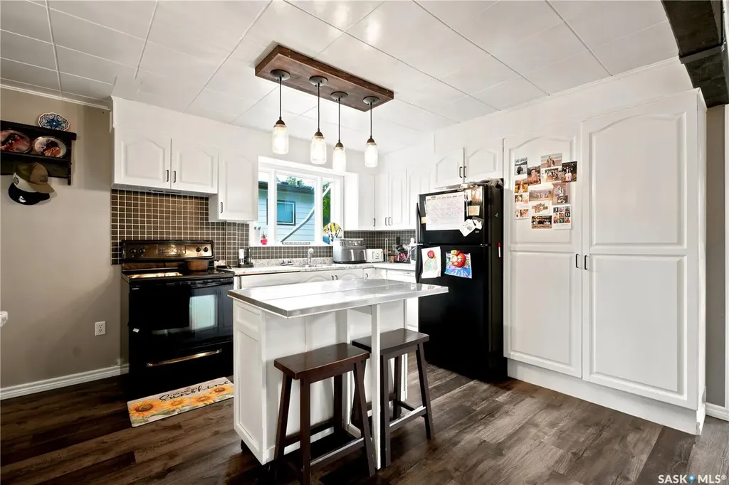 1007 4th Street Rosthern SK S0K 3R0