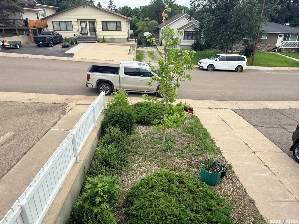 1187 Ashley Drive Swift Current SK S9H 1N4