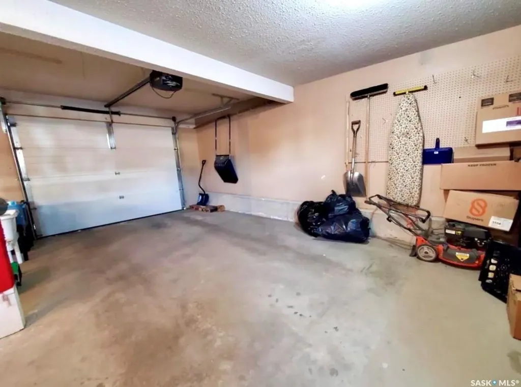 1187 Ashley Drive Swift Current SK S9H 1N4