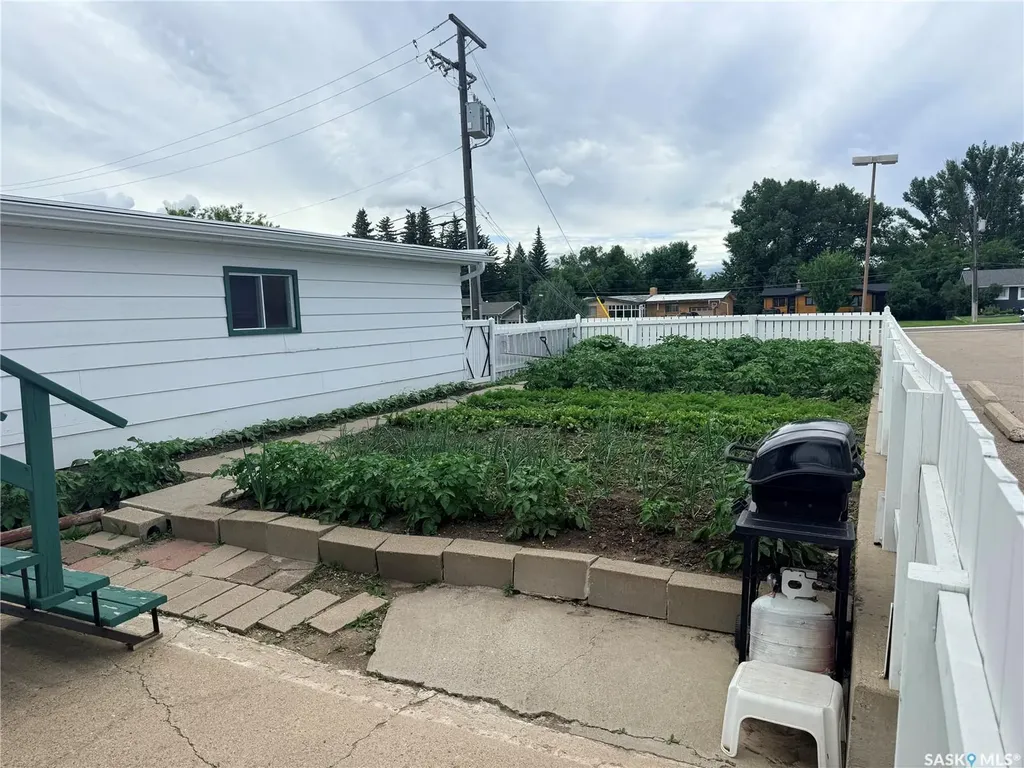1187 Ashley Drive Swift Current SK S9H 1N4
