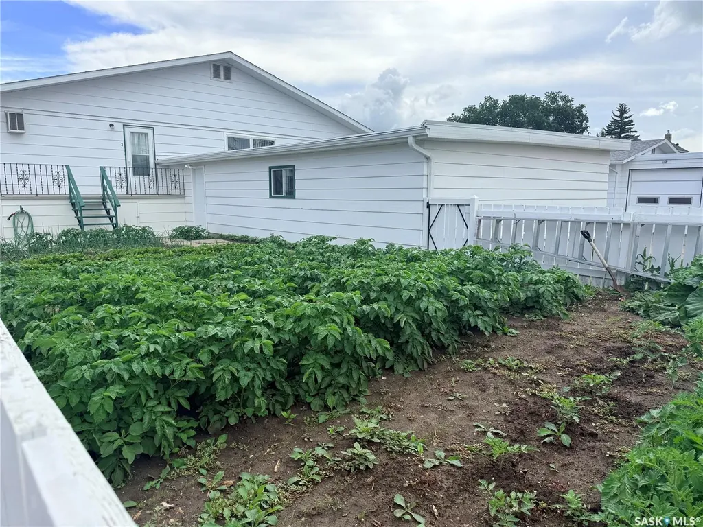 1187 Ashley Drive Swift Current SK S9H 1N4