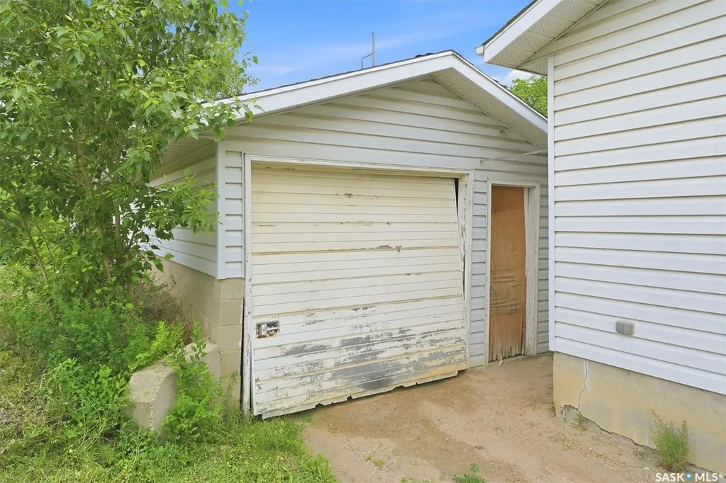 99 Howell Avenue Saskatoon SK S7L 3S9