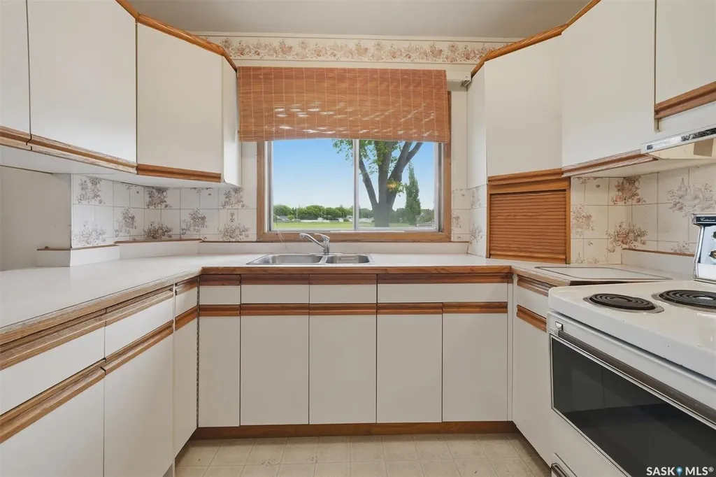 99 Howell Avenue Saskatoon SK S7L 3S9