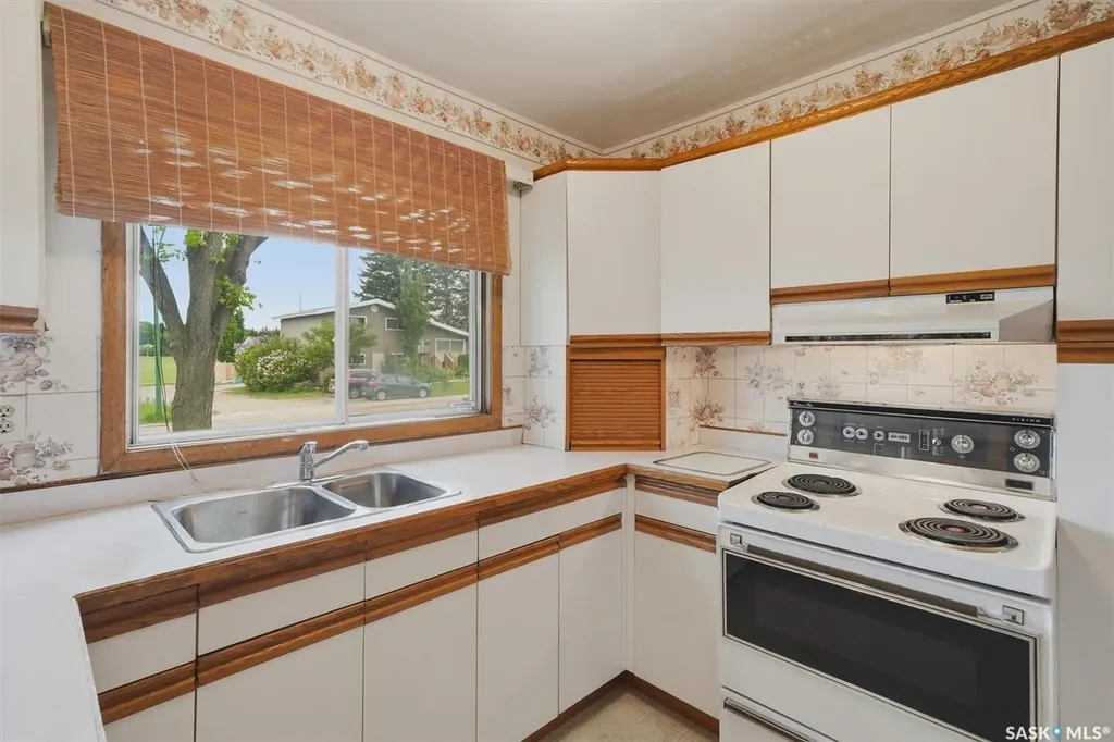 99 Howell Avenue Saskatoon SK S7L 3S9