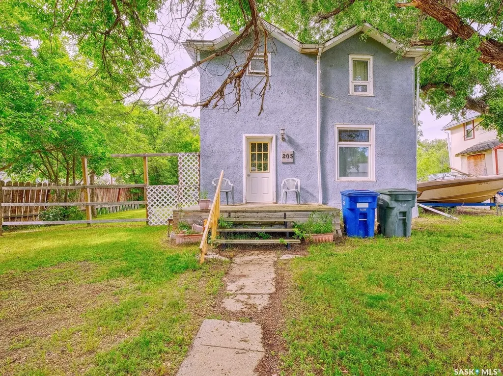 205 6th Avenue W Rosetown SK S0L 2V0