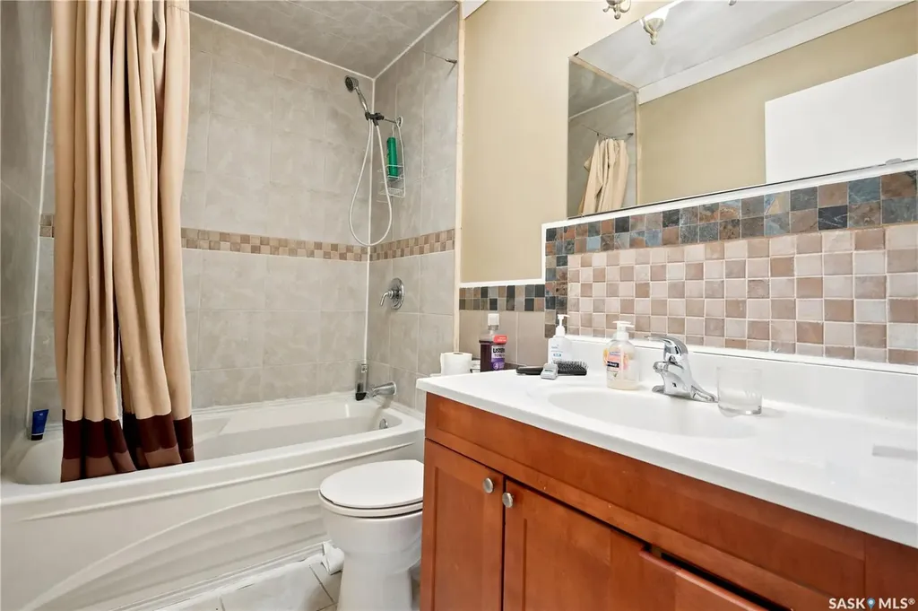 428 St John Street Regina SK S4R 1R3