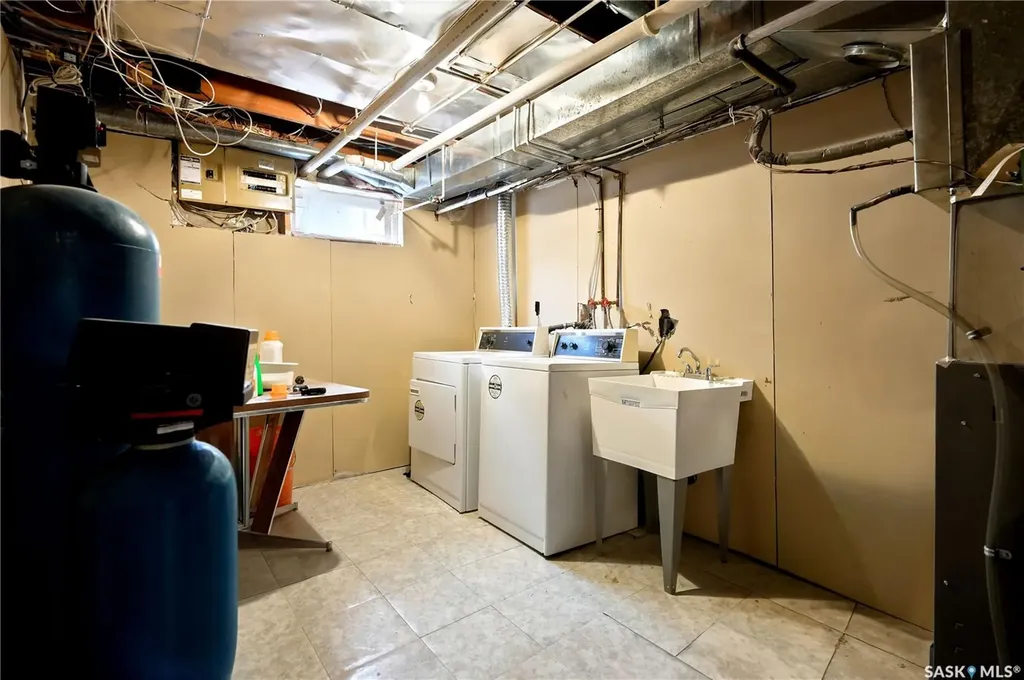 428 St John Street Regina SK S4R 1R3