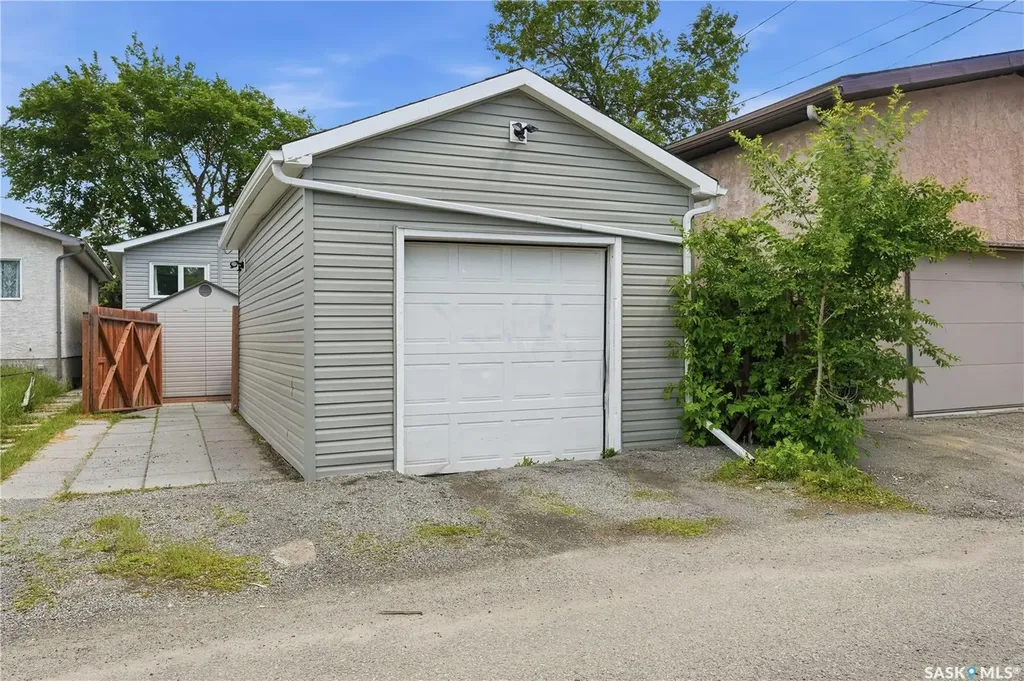 428 St John Street Regina SK S4R 1R3