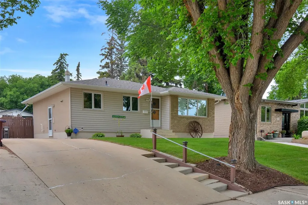 1721 Empire Avenue Saskatoon SK S7K 3E9