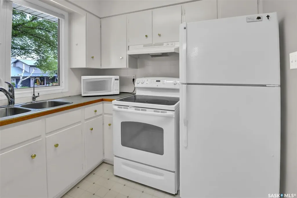 1721 Empire Avenue Saskatoon SK S7K 3E9