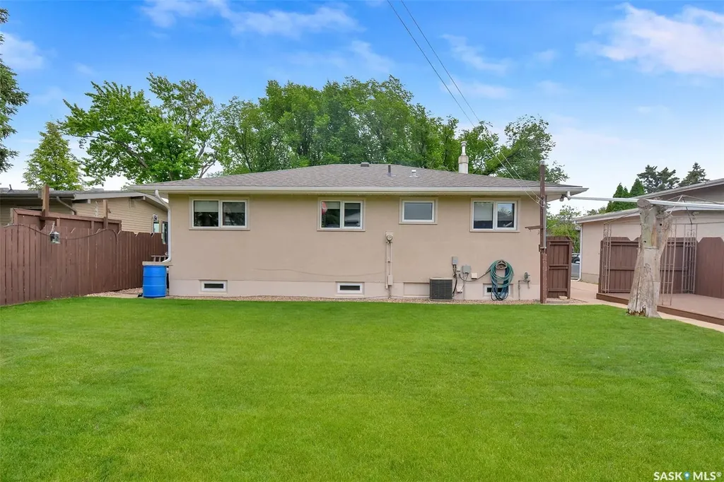 1721 Empire Avenue Saskatoon SK S7K 3E9