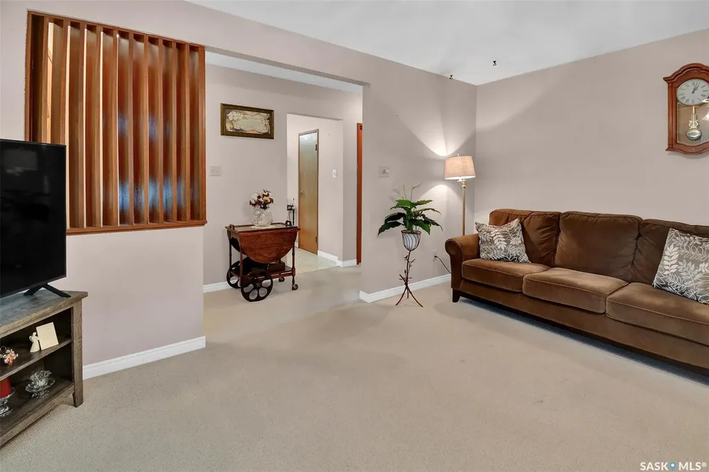 1721 Empire Avenue Saskatoon SK S7K 3E9