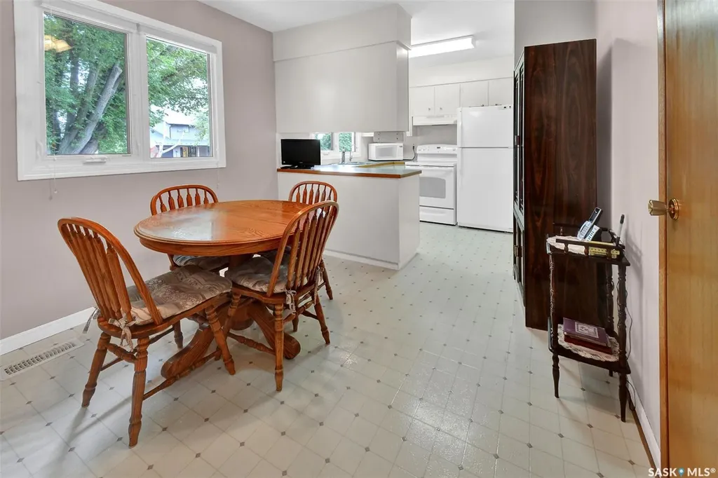 1721 Empire Avenue Saskatoon SK S7K 3E9