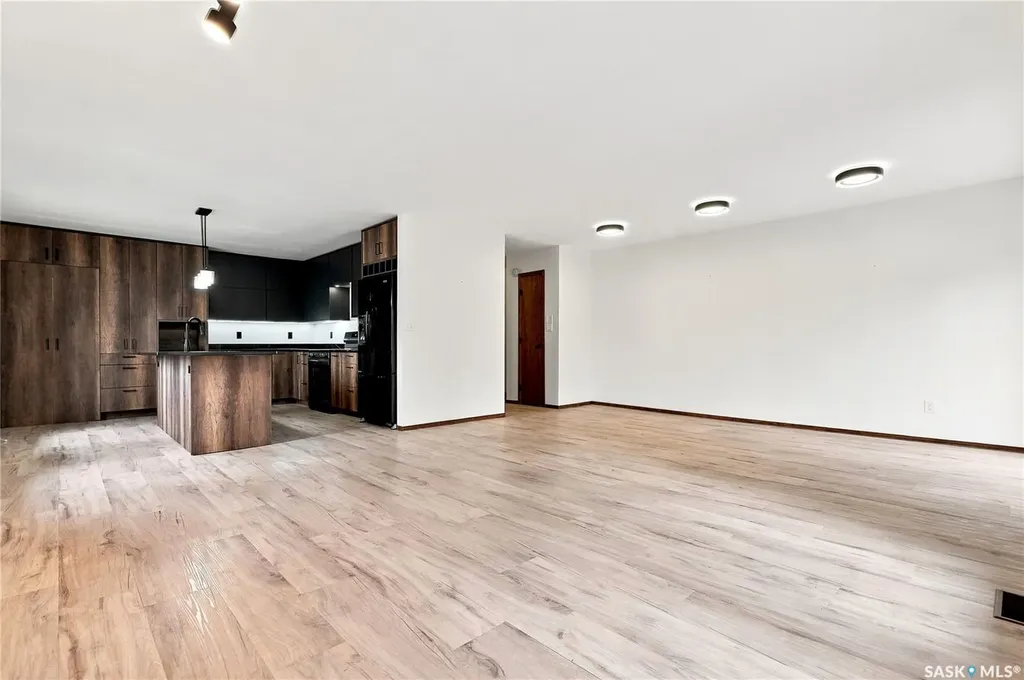 539 Emmeline Key Saskatoon SK S7J 5G8