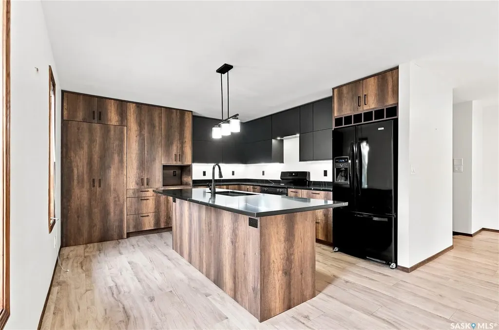 539 Emmeline Key Saskatoon SK S7J 5G8