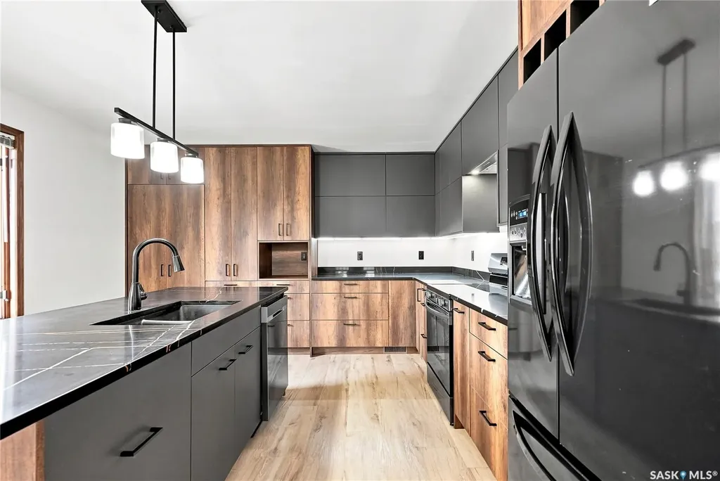 539 Emmeline Key Saskatoon SK S7J 5G8
