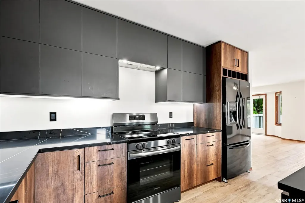 539 Emmeline Key Saskatoon SK S7J 5G8