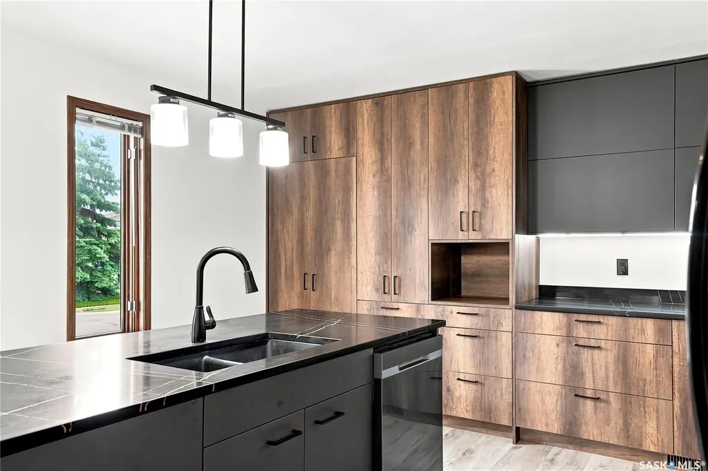 539 Emmeline Key Saskatoon SK S7J 5G8