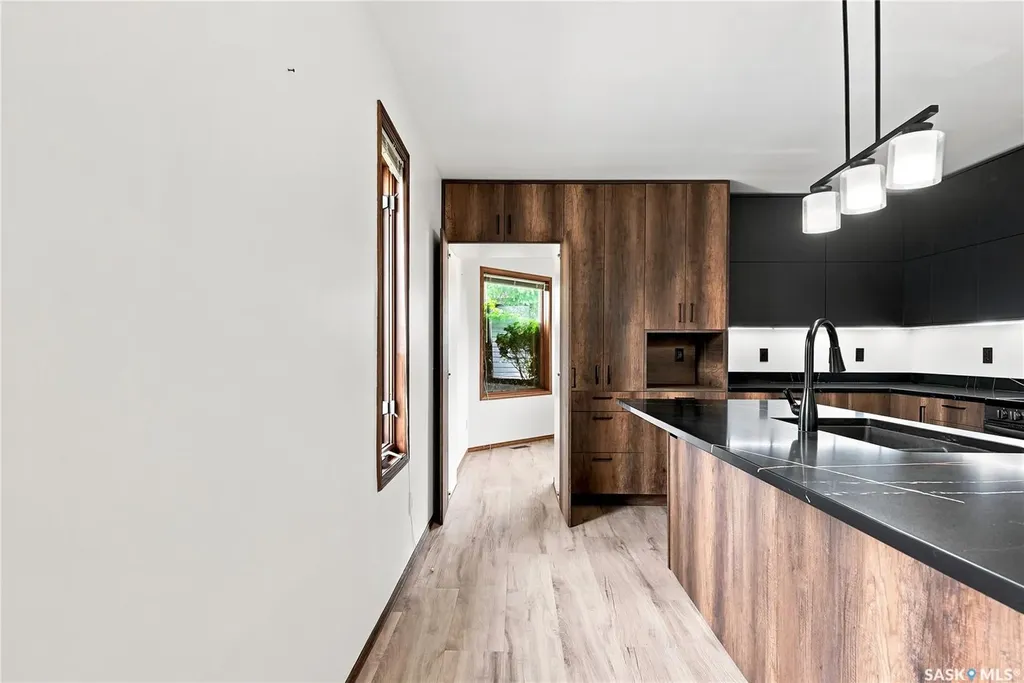 539 Emmeline Key Saskatoon SK S7J 5G8