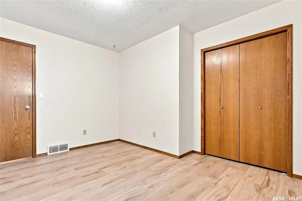 539 Emmeline Key Saskatoon SK S7J 5G8