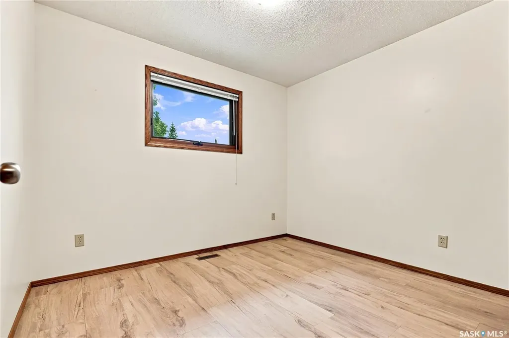 539 Emmeline Key Saskatoon SK S7J 5G8