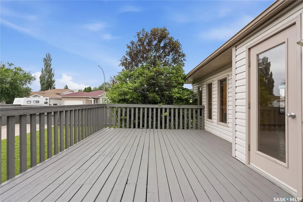 539 Emmeline Key Saskatoon SK S7J 5G8