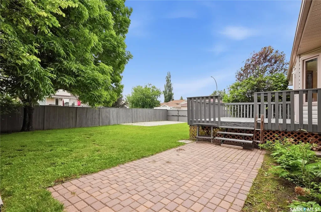 539 Emmeline Key Saskatoon SK S7J 5G8