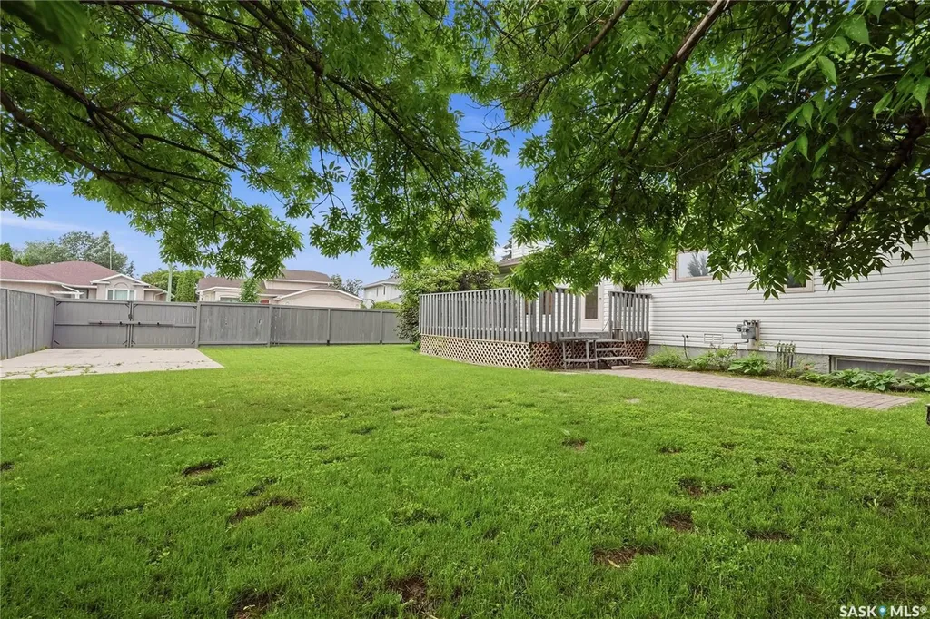 539 Emmeline Key Saskatoon SK S7J 5G8