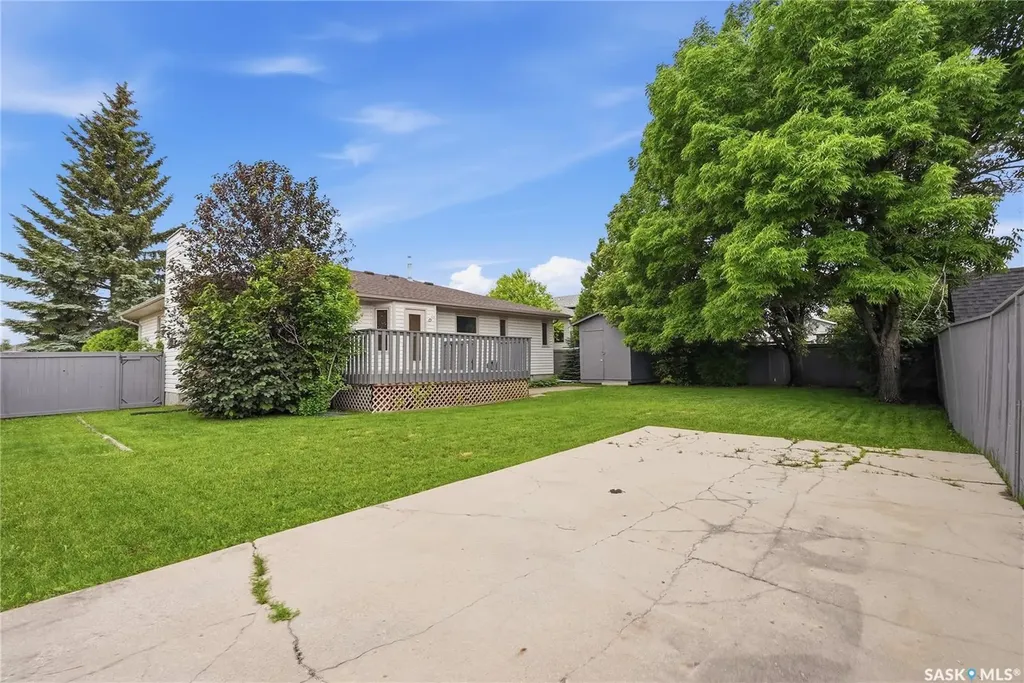 539 Emmeline Key Saskatoon SK S7J 5G8