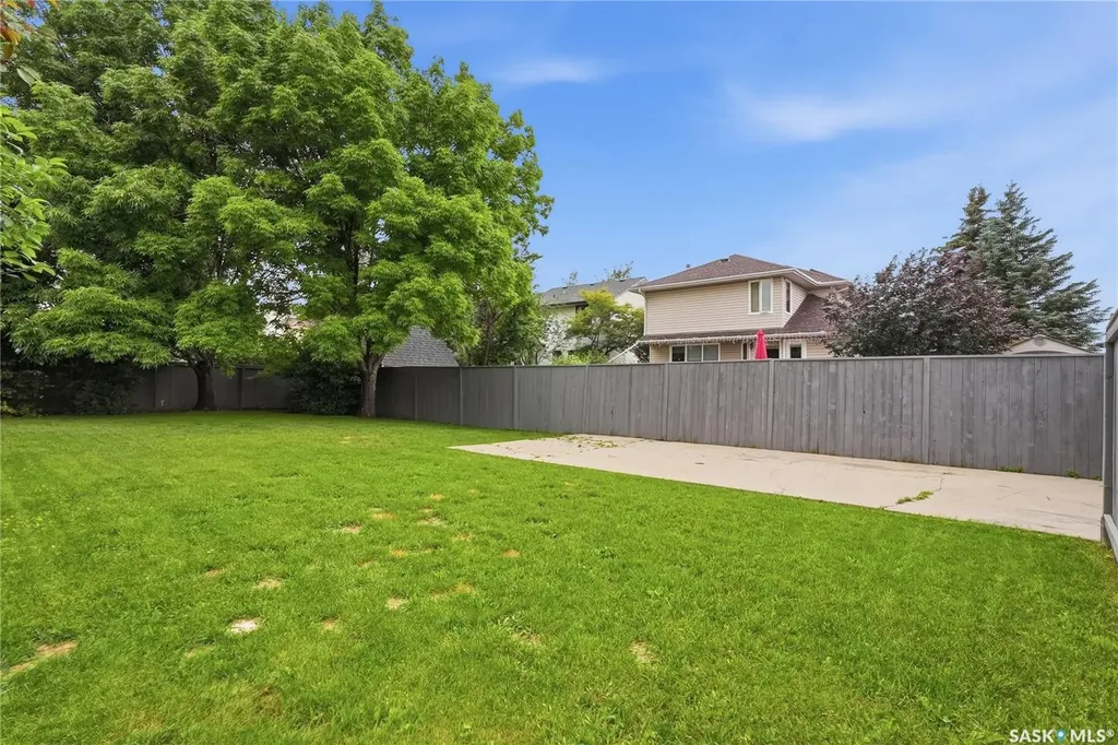 539 Emmeline Key Saskatoon SK S7J 5G8