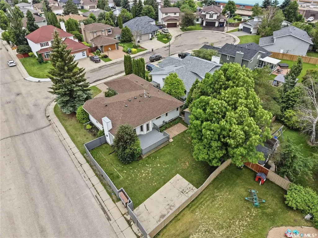 539 Emmeline Key Saskatoon SK S7J 5G8