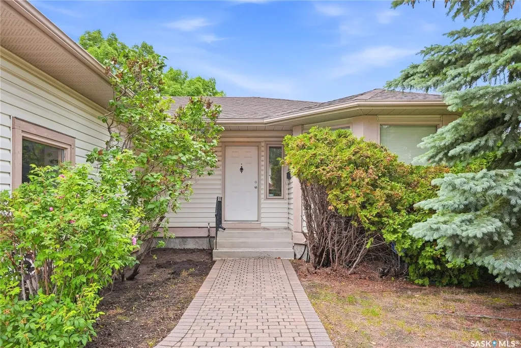 539 Emmeline Key Saskatoon SK S7J 5G8