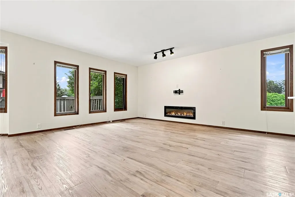 539 Emmeline Key Saskatoon SK S7J 5G8