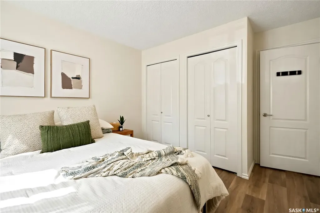 1121 Mckercher Drive Saskatoon SK S7H 5K9