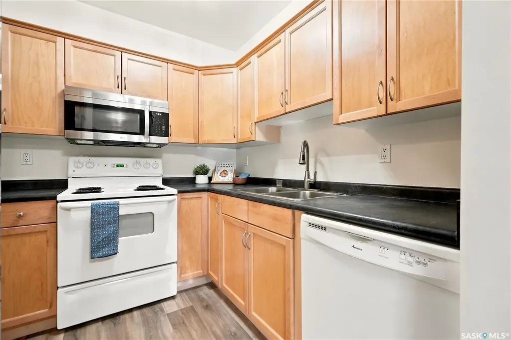 1121 Mckercher Drive Saskatoon SK S7H 5K9