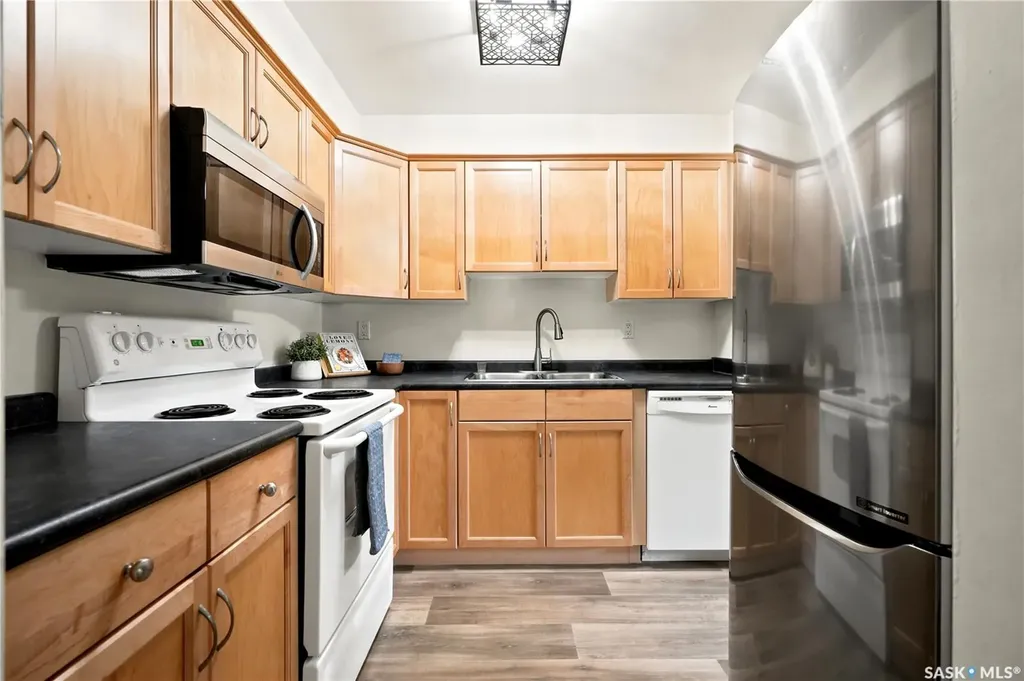 1121 Mckercher Drive Saskatoon SK S7H 5K9