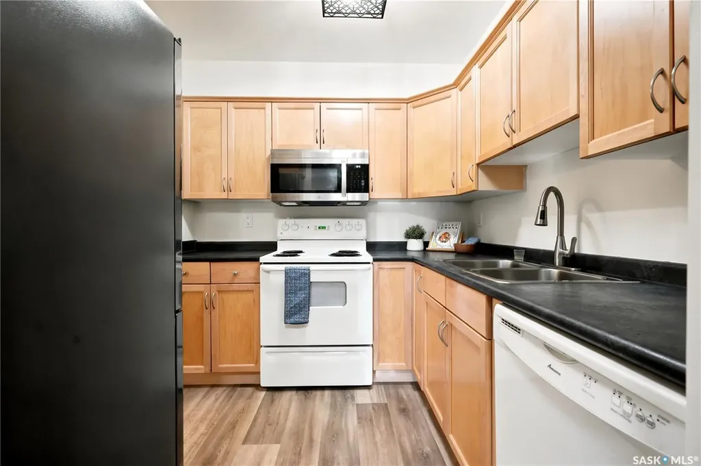 1121 Mckercher Drive Saskatoon SK S7H 5K9
