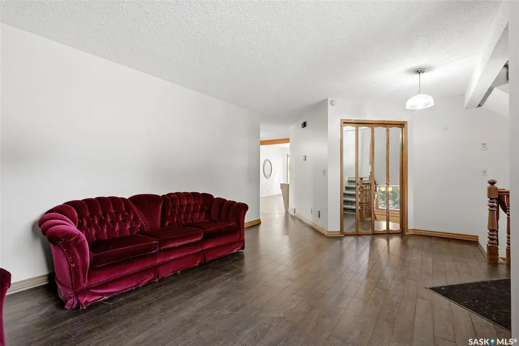 6703 Maplecrest Place Regina SK S4X 3Z1