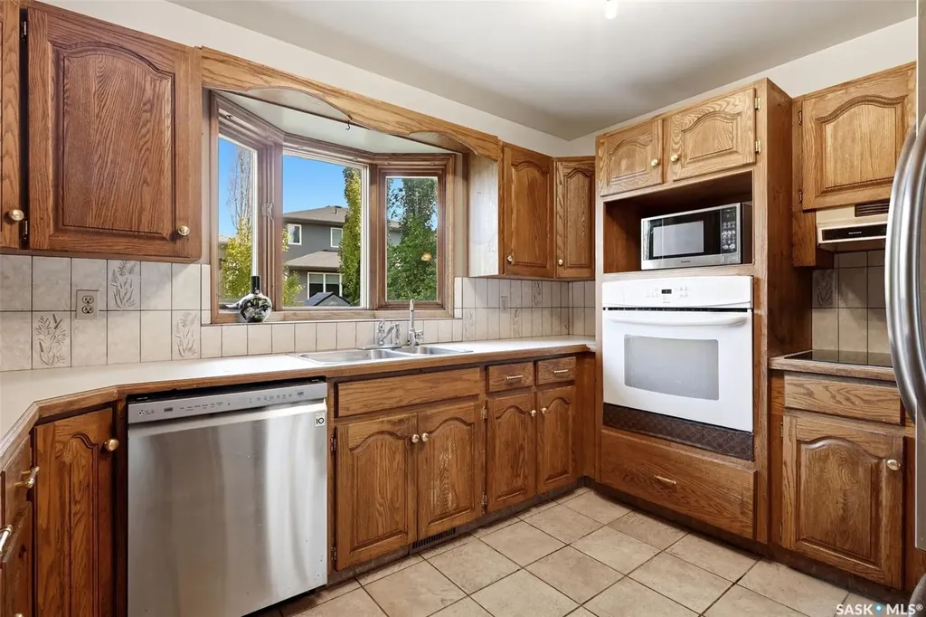 6703 Maplecrest Place Regina SK S4X 3Z1