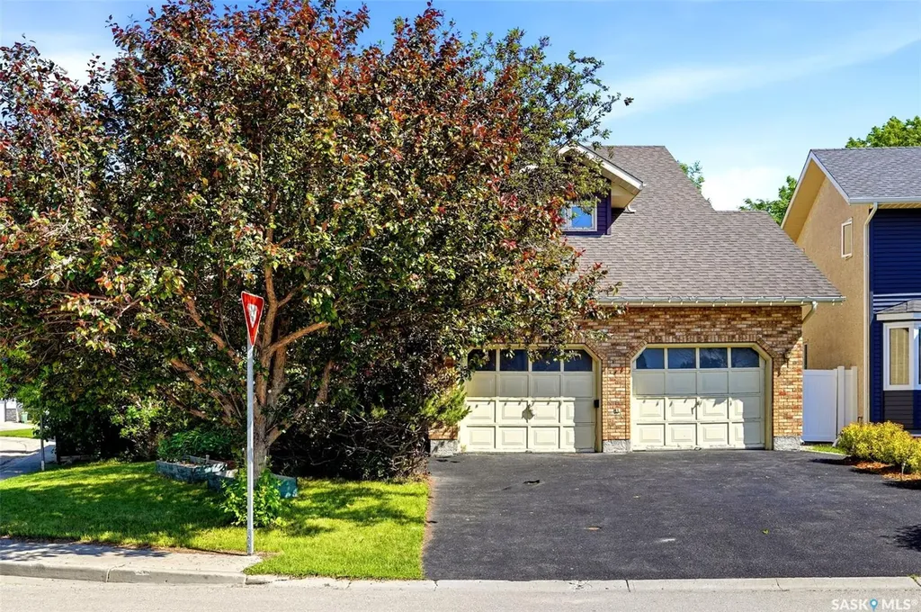 6703 Maplecrest Place Regina SK S4X 3Z1