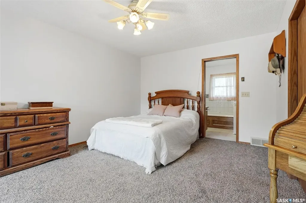 6703 Maplecrest Place Regina SK S4X 3Z1