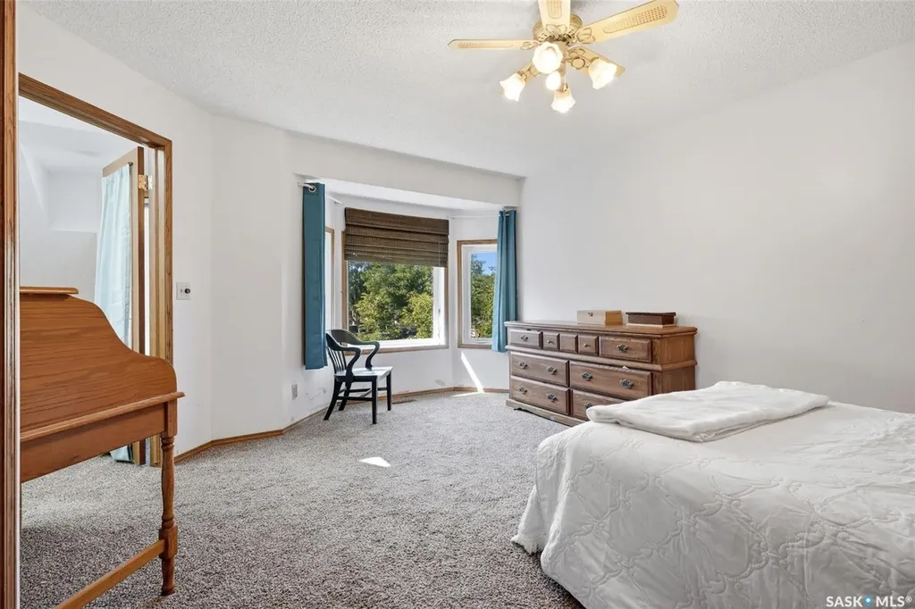 6703 Maplecrest Place Regina SK S4X 3Z1