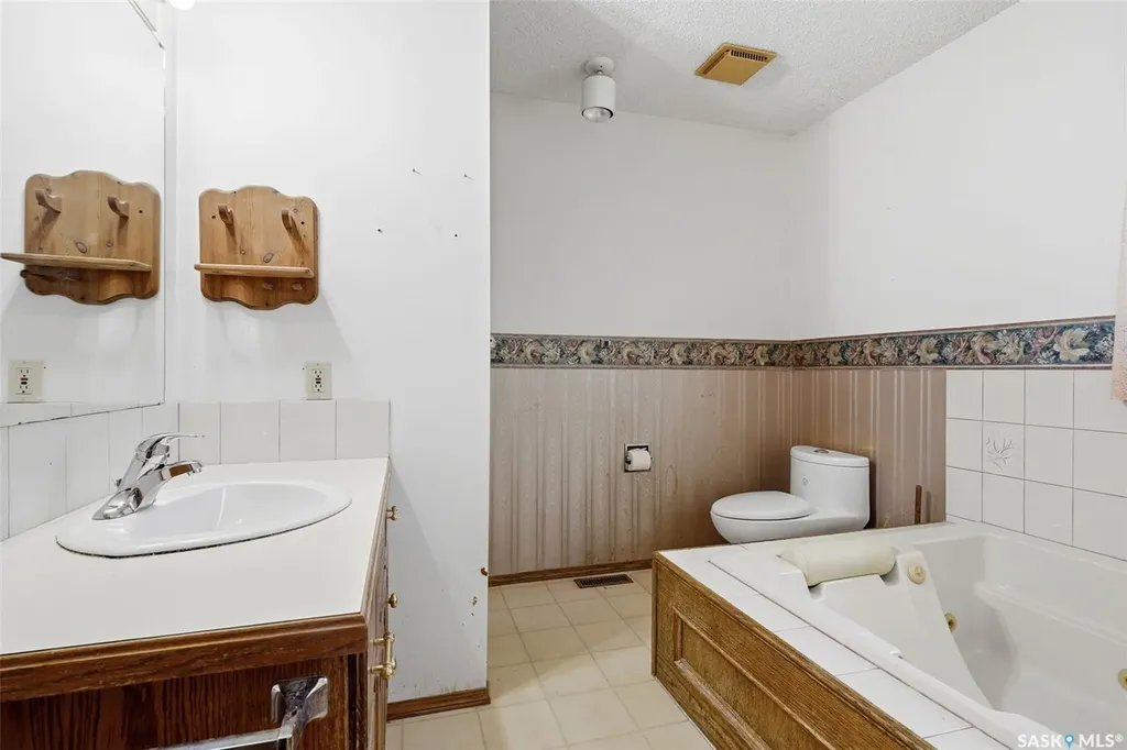 6703 Maplecrest Place Regina SK S4X 3Z1