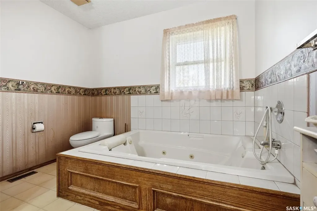 6703 Maplecrest Place Regina SK S4X 3Z1