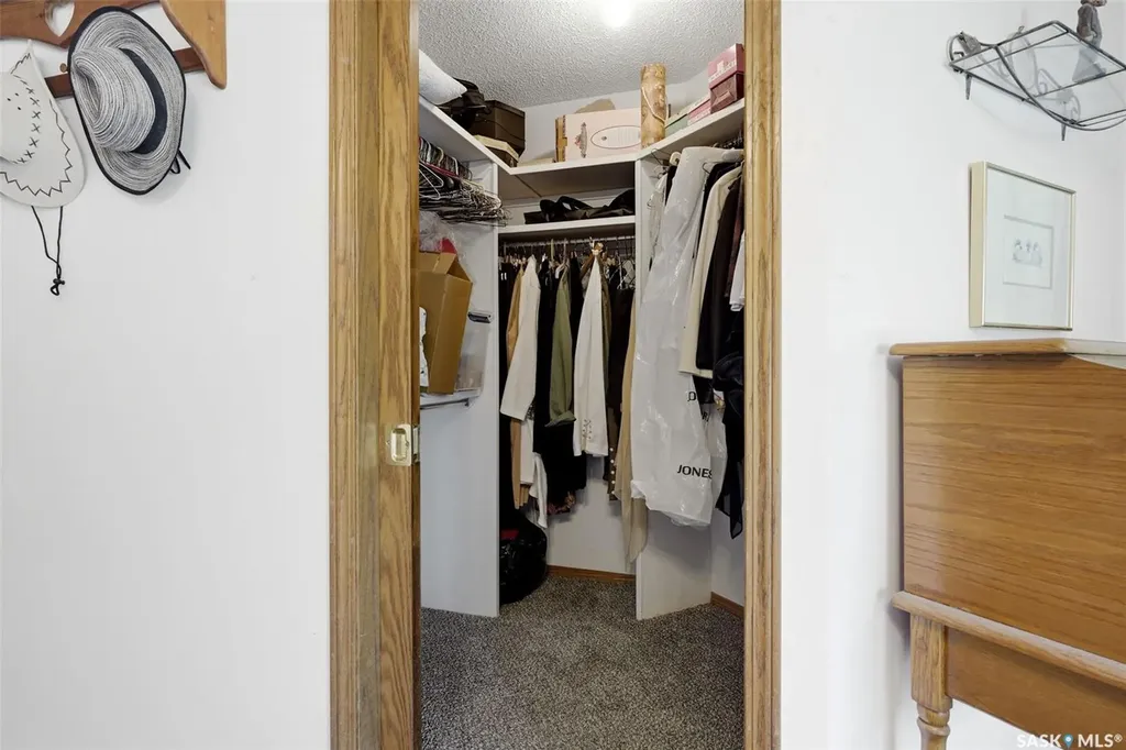 6703 Maplecrest Place Regina SK S4X 3Z1