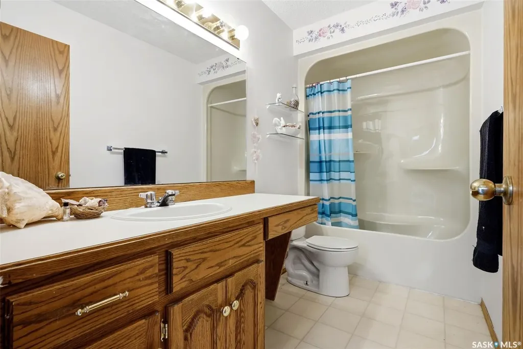 6703 Maplecrest Place Regina SK S4X 3Z1
