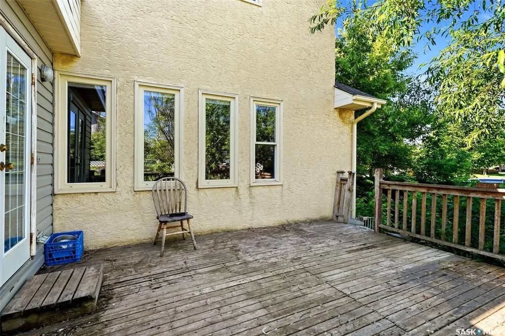 6703 Maplecrest Place Regina SK S4X 3Z1