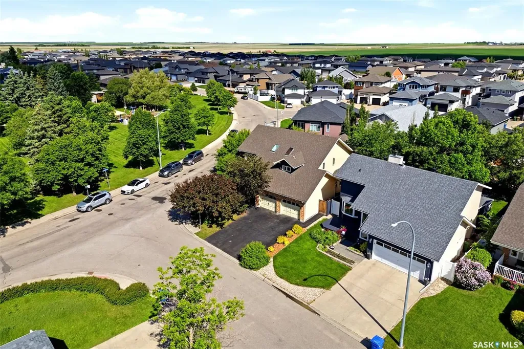 6703 Maplecrest Place Regina SK S4X 3Z1