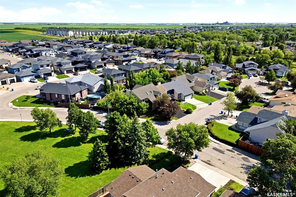 6703 Maplecrest Place Regina SK S4X 3Z1